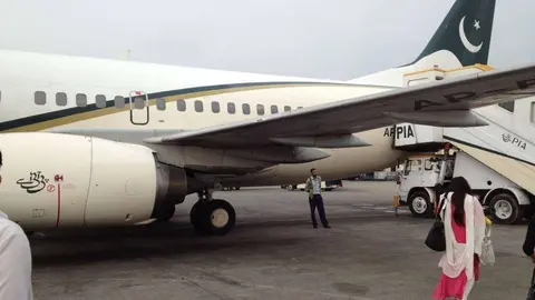Un avión de la PIA en el aeropuerto de Lahore.
