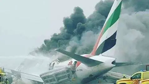 Una imagen del avión de Emirates siniestrado.