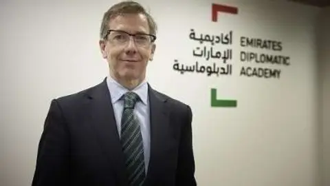 Bernardino León, en la Academia Diplomática de Emiratos Árabes. (EL CORREO)