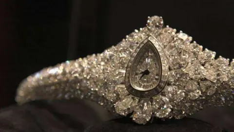 Una imagen del reloj del millón de dólares.