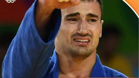 El deportista emiratí no pudo controlar las lágrimas al alzarse con la medalla olímpica.