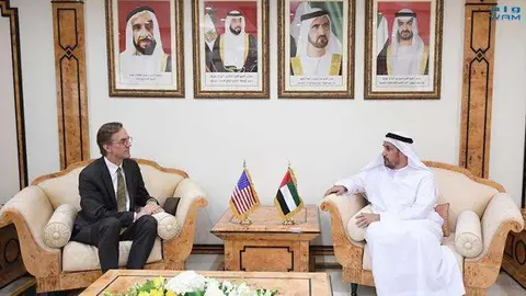 El subsecretario del Ministerio de Defensa de EAU y el secretario adjunto de Asuntos de Irak.