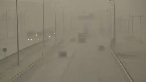 Mal tiempo en la zona oriental de Emiratos.