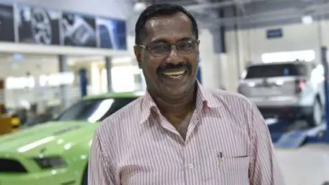 Mohammad Bashir Abdul Khadar ha ganado la lotería una semana después de escapar del incendio del vuelo EK521. (Gulf News, Twitter)