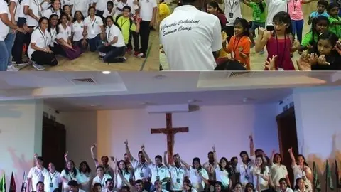 Un momento de la preparación del show final del campamento.