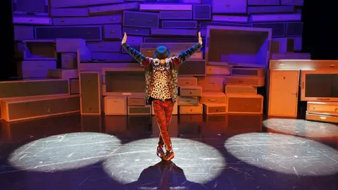 Carlos Neto, en pleno espectáculo. (carlosnetodance.com)