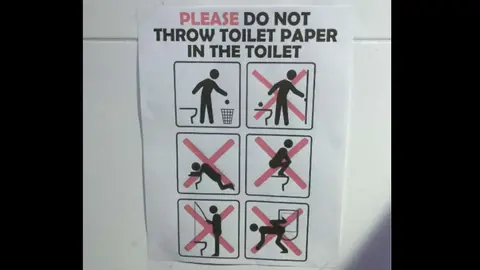  Los dibujos muestran lo que está prohibido hacer en los baños.