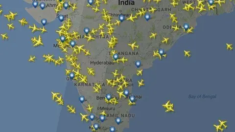 Una captura del buscador de vuelo Flightradar del espacio aéreo indio.