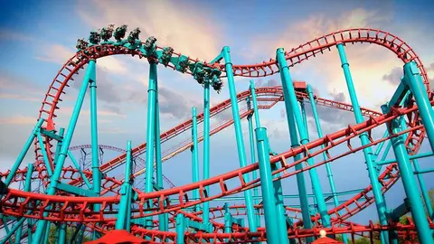 Imagen de una montaña rusa de la empresa Six Flags,