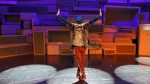 El coreógrafo Carlo Neto sobre el escenario. (carlosnetodance.com)