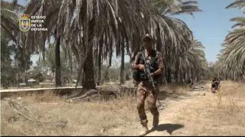 Los instructores españoles soportan en Irak temperaturas de 50º C.