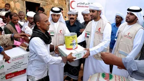 Trabajadores de la Media Luna Roja de Emiratos Árabes Unidos.