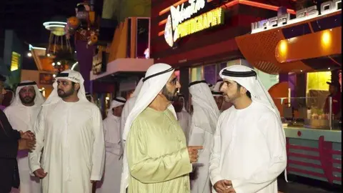 El jeque mohammed junto al príncipe heredero de Dubai en el parque IGM.