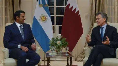 El presidente de Argentina y el emir de Qatar durante el encuentro.