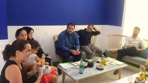 Encuentro de CEURE desarrollado en Bubó Barcelona Café de Abu Dhabi. (Suministrada)