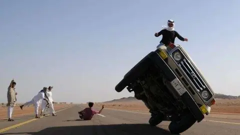 Una imagen suministrada de internet de acrobacias al volante en Arabia Saudita.