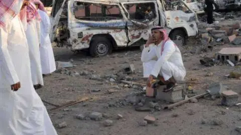 Estragos causados por un proyectil en Arabia Saudita lanzado desde Yemen.