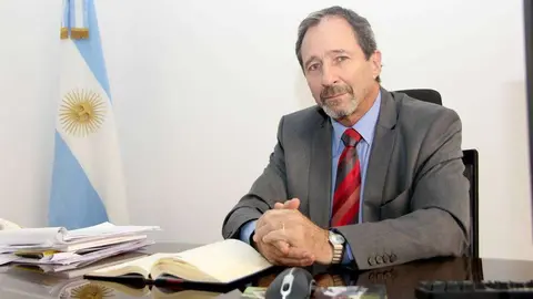 Fernando Ramón de Martini, en su despacho de la sede de la Embajada de Argentina en Abu Dhabi. (EL CORREO)