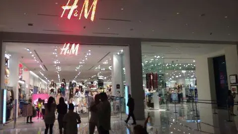 Una imagen del H & M en el Dubai Mall.