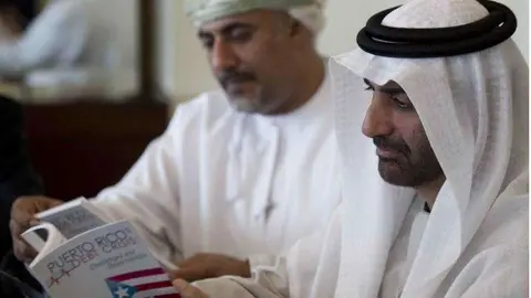El jeque Abdul Aziz Al Nuaimi durante su visita a Puerto Rico.