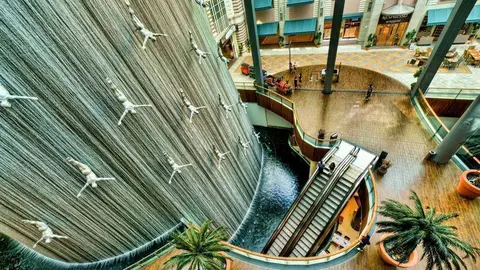 Cascada en el interior de Dubai Mall.