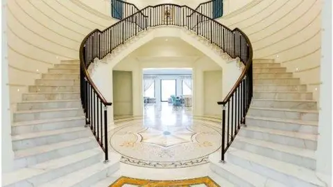 Una imagen del lujoso ático del Palazzo Versace vendido por Luxhabitat.