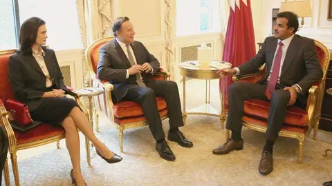 El emir de Qatar durante el encuentro celebrado en la ONU con el presidente y la canciller de Panamá. (@PresidenciaPma) 