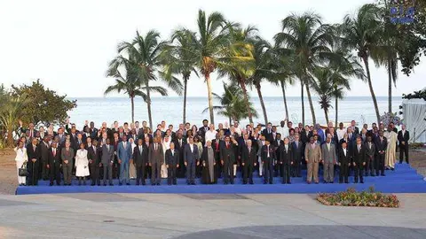 Foto de familia del Movimiento de Países No Alineados (NOAL), que se celebra en Isla Margarita, Venezuela