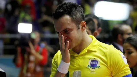 Un jugador brasileño tras la derrota ante Irán.