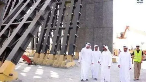 La construcción del Monumento a los Mártires en Abu Dhabi.