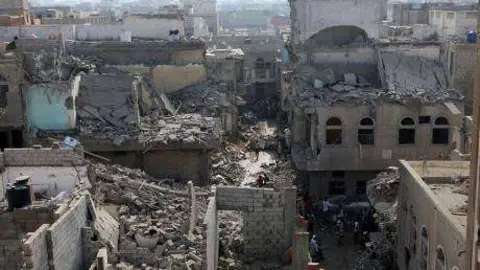 Una imagen de AFP de edificios destruidos en Yemen.