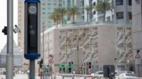 La policía de Dubai instalará nuevos radares en junio.