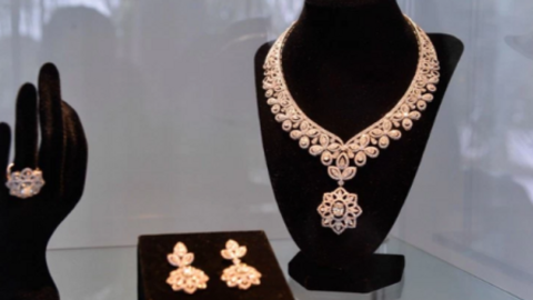 El conjunto de joyer&iacute;a que el rey de Arabia regal&oacute; a la esposa del presidente de Ecuador.