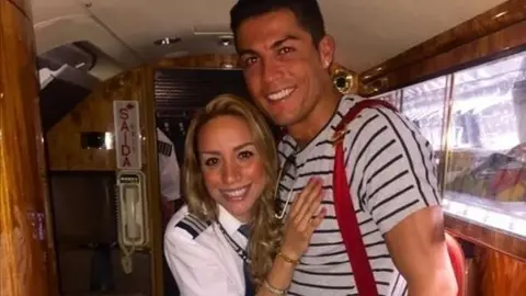 La piloto mexicana y el delantero del Real Madrid.