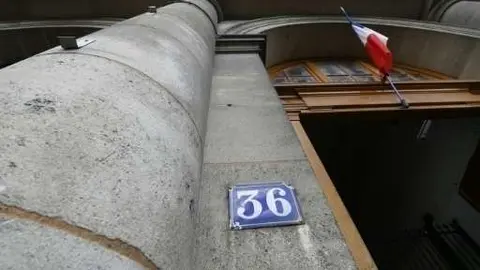 La entrada del palacio francés en París.