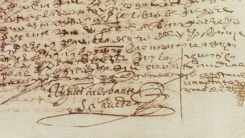 Acta original firmada por Miguel de Cervantes. (EL CORREO)