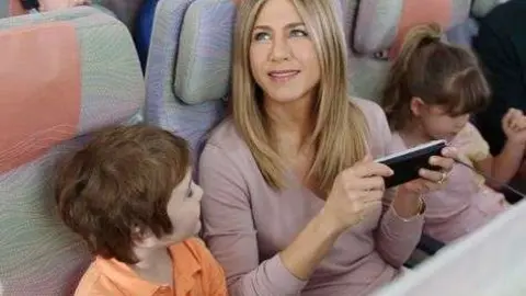 Una imagen del anuncio de Emirates con Jennifer Aniston.