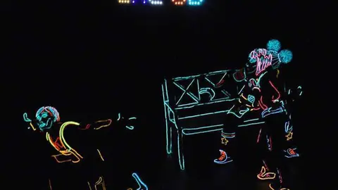 Una representación del grupo estadounidense Iluminate.