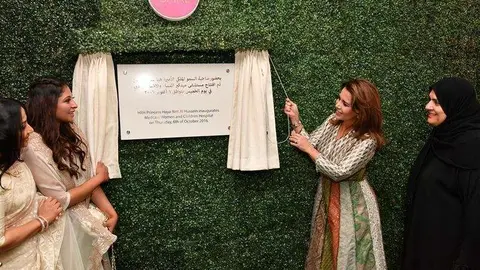 La presidente de Dubai Healthcare City, SAR la princesa Haya Bint Al Hussein, en la foto inaugura el Hospital de Mujeres y Niños Medcare.