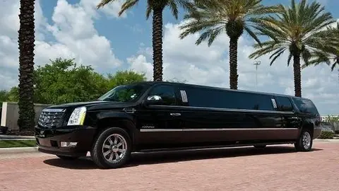 Imagen de una limusina en Dubai suministrada de internet.