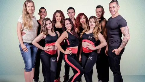 De izquierda a derecha, Natasha Rukavishnikova, gerente de la academia; Wilder Agudelo, Manuela Velásquez, Johanis Henao, Diana Morales, Camilo Urquijo, Luisa Varela, Camila Velásquez y Bryan Araque, bailarines; y Edwin Rojo, director de Arte.