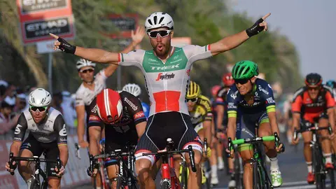 Giacomo Nizzolo celebra la victoria en la primera etapa del Tour de Abu Dhabi. (Claudio Peri, Abu Dhabi Tour)
