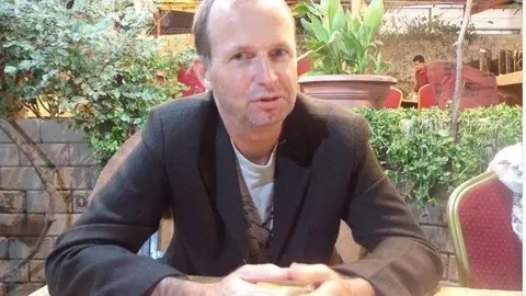 Una imagen de Twitter del entrenador de fútbol secuestrado en Yemen.