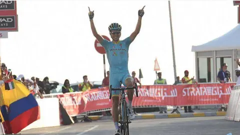 Tanel Kangert, ganador de la etapa y primero en la general a la llegada a la meta.