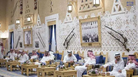 Un momento del encuentro entre el rey Salman y la delegación de Emiratos.