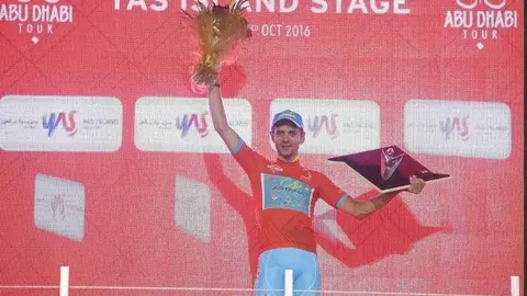 En la foto de Abu Dhabi Tour, el ganadorTanel Kangert del AstanaTeam