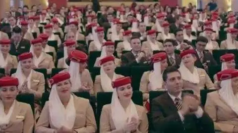 Tripulantes de cabina de la aerolínea Emirates.