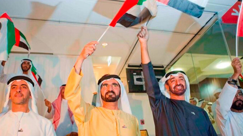 El jeque Mohammed bin Rashid ha recordado la próxima celebración del Día de la Bandera con la publicación de esta fotografía. (Twitter)