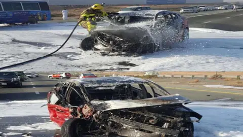 Estado en el que quedaron los coches tras el choque.