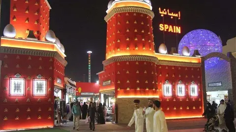 Portada del Pabellón de España en Global Village, esta temporada dedicada al Teatro Museo Salvador Dalí de Figueras. (EL CORREO)